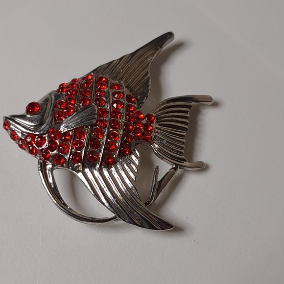 Very Cool Silver Tone And Red Fish Brooch - Picture 3 of 8